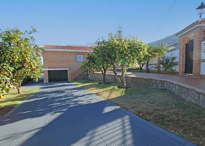 Tess Villa Paz
